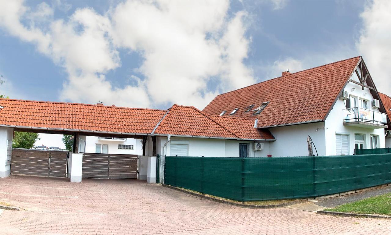 Lux Apartman Buek Extérieur photo